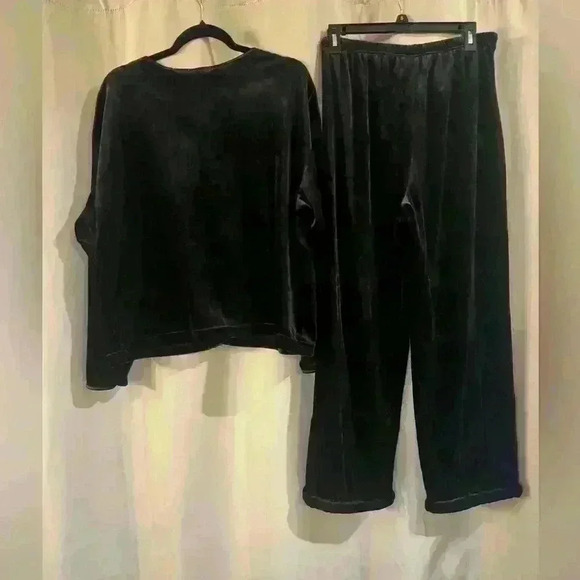 Women’s Black Laura Tyler Set - Picture 2 of 8